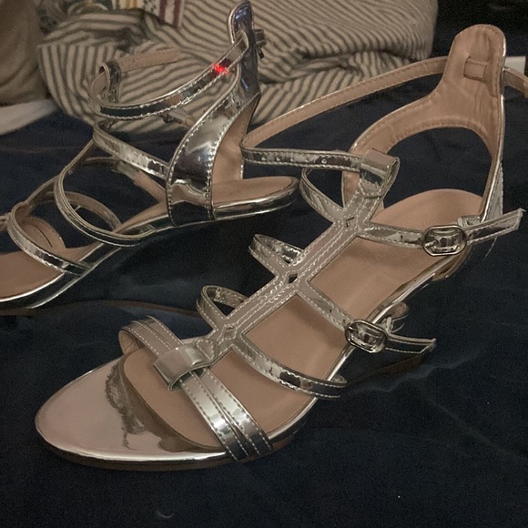 Forever size 6 1/2 silver or chrome more or less. - Picture 2 of 3